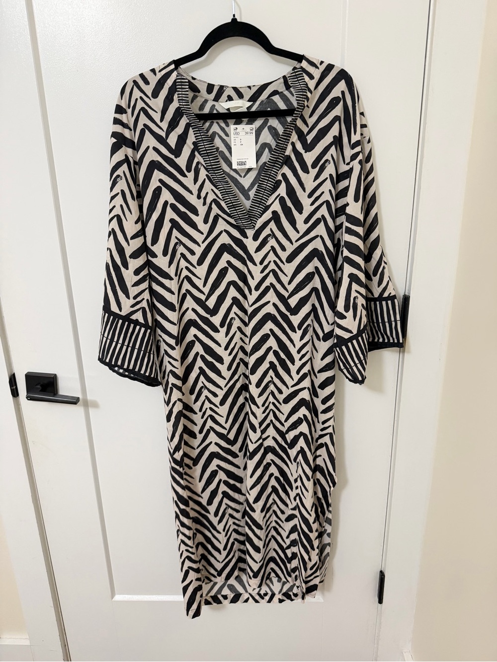 Women's V-neck patterned top